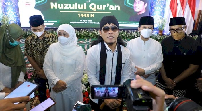 Peringati Nuzulul Quran bersama Gus Miftah, Khofifah  Umumkan 15 Pemenang Undian Tabungan Umroh