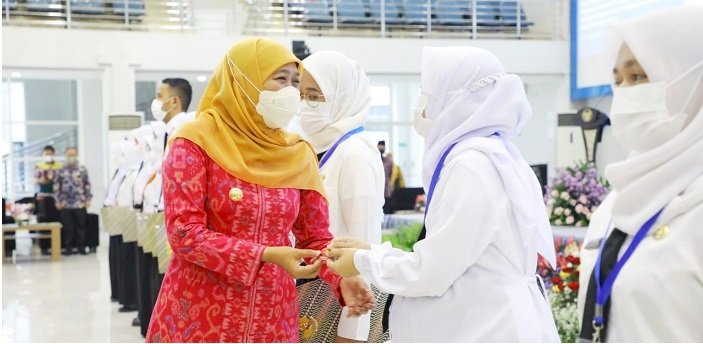 Tutup Latsar CPNS Golongan III,  Khofifah:  ASN Miliki Loyalitas dan  Tegak Lurus  pada NKRI dan Berprinsip Melayani