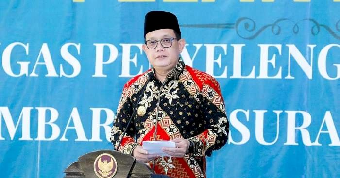 Lantik 23 PPIH Embarkasi Surabaya, Pj. Gubernur Adhy Pesankan untuk Berikan Pelayanan Prima bagi Jemaah Haji