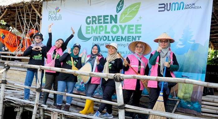 Srikandi PLN UIP JBTB Sukseskan Program Bersih-Bersih Sungai Kejawan Putih Tambak Surabaya