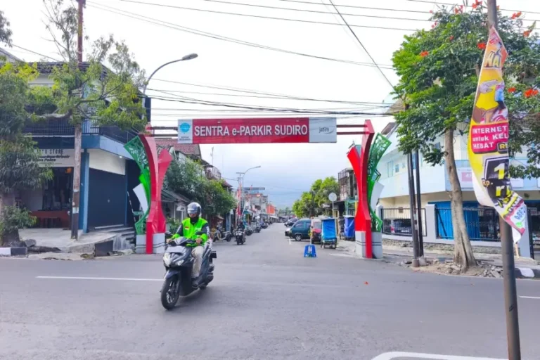 Pemasangan Gate Parkir Alun&Alun Kota Batu Molor, Ditargetkan Rampung November