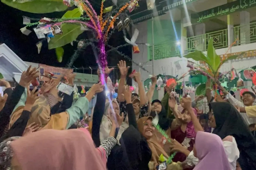 Saat Warga di Jombang Rayakan Maulid Nabi Dari Berdoa Hingga Berebut Perabot Rumah Tangga
