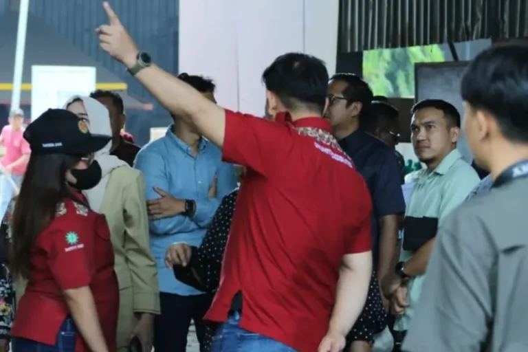 Respon Wakil Rakyat Saat Terima Keluhan Buruh di Jombang
