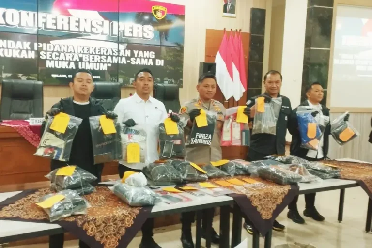 Provokasi Grup WhatsApp Jadi Pemicu Aksi Perusakan Kantor Polisi di Malang