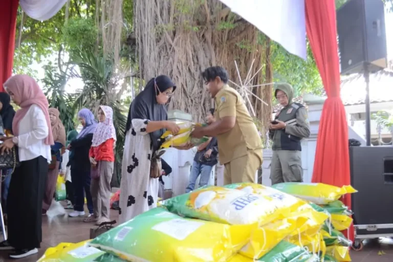 Gerakan Pangan Murah di Gresik, Pemkab Sediakan 8 Ton Beras SPHP per Titik