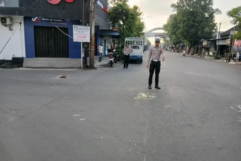 Tertabrak Truk yang Terobos Lampu Merah, Pengendara Sepeda Motor di Blitar Tewas