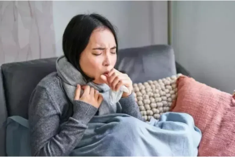 8 Cara Alami Meredakan Batuk Berdahak Saat Musim Pancaroba