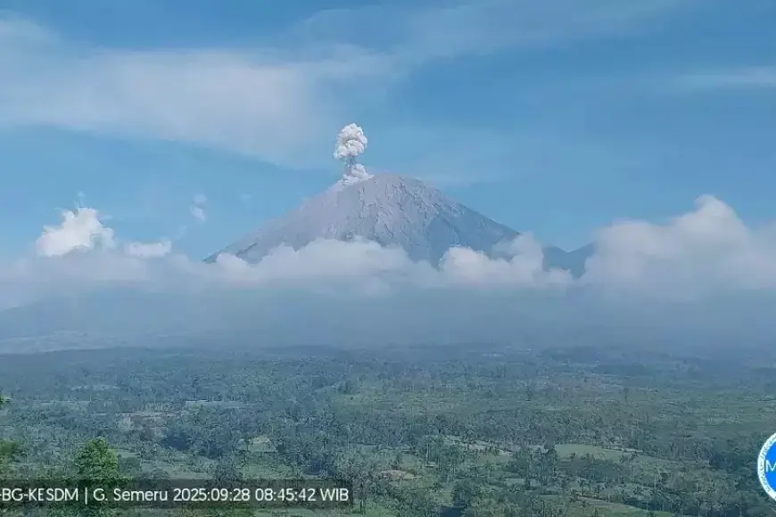 Semeru Kembali Erupsi, Warga Diminta Tetap Tenang dan Waspada