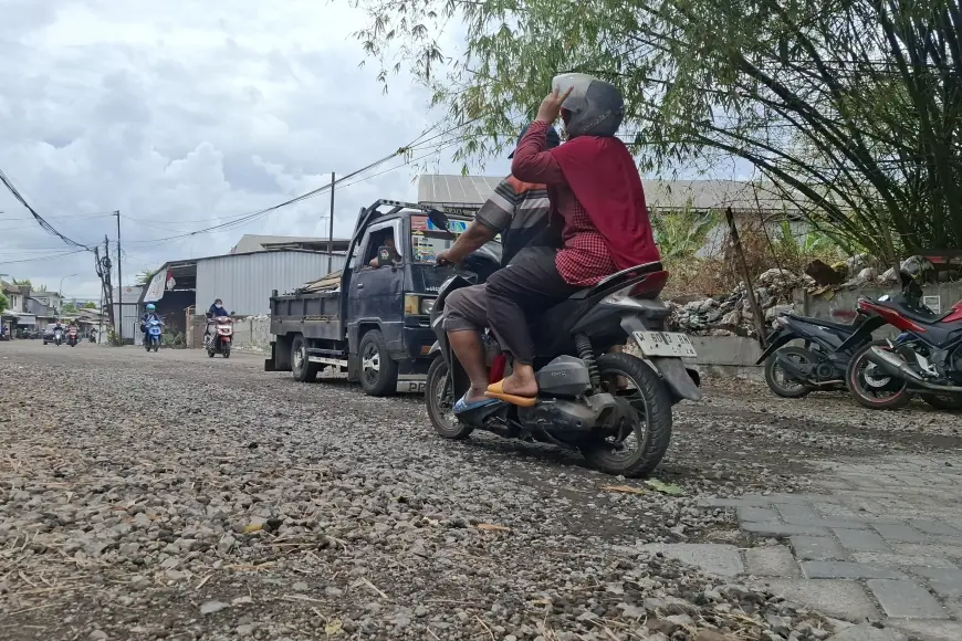 Proyek Jalan Brotonegoro Gresik Terkesan Mangkrak dan Dikeluhkan Warga, Begini Kata Dinas PUTR
