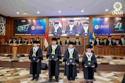 Rektor Unair tekankan kolaborasi dan moralitas kepada guru besar baru