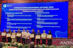 Pemkot Surabaya sabet penghargaan BRIN