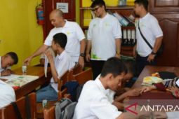 PLN UP3 Madura bantu alat peraga edukasi anak berkebutuhan khusus