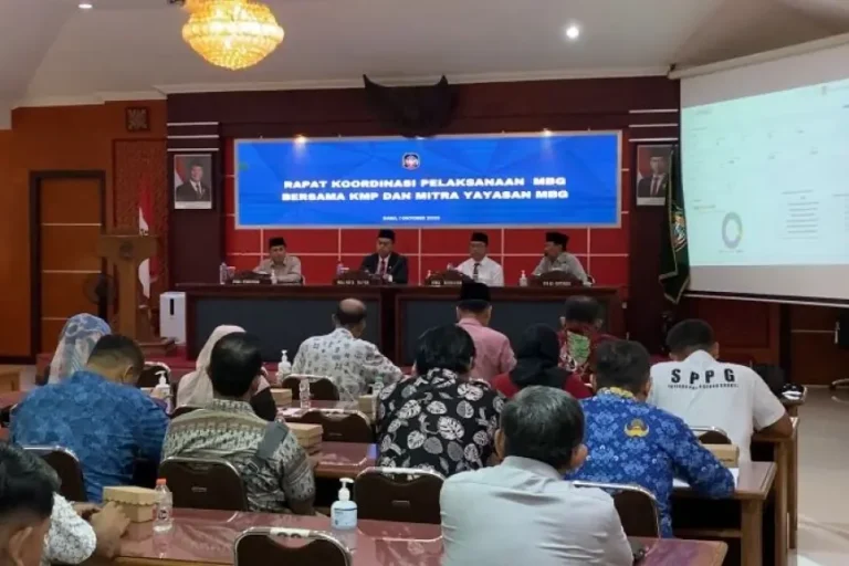 Pelaksanaan MBG di Kota Blitar, Wali Kota Minta Koperasi Merah Putih Suplai Bahan Baku untuk Dapur SPPG