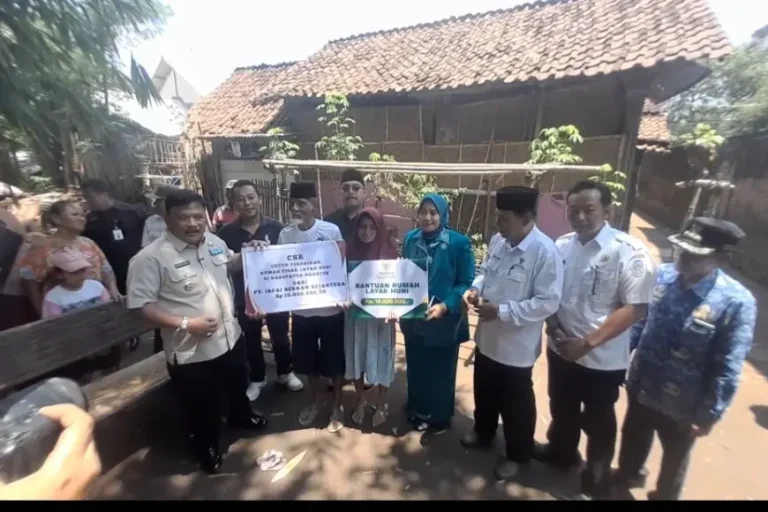 Bupati Nganjuk Salurkan Bantuan Rp20 Juta Kepada Warga Desa Kampungbaru
