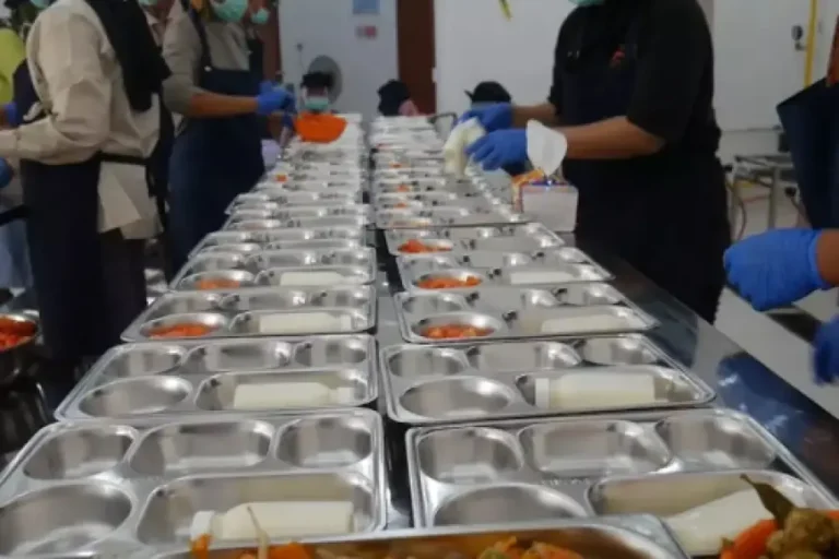 Keracunan MBG Jadi Sorotan, Begini Cara Mengatasinya dengan Aman