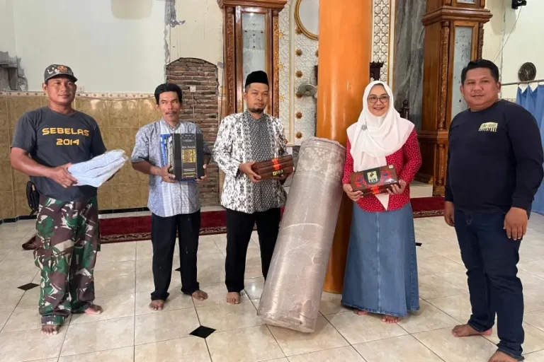Wakil Rakyat Salurkan Bantuan Peralatan Ibadah ke Musala dan Masjid di Jombang