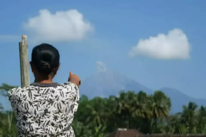 Gunung Semeru Erupsi Lagi, Warga Diminta Siaga Hujan Abu dan Banjir Lahar