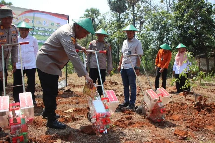 Polres Tuban Tanam Jagung Serentak, Dukung Swasembada Pangan Nasional