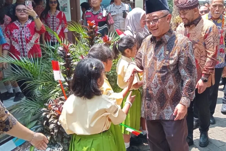 Mendikdasmen Abdul Mu’ti Gaungkan Revolusi Pendidikan Nasional dari Kota Batu