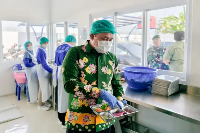 Bupati Pasuruan Sidak SPPG Grati, Mas Rusdi : Menu MBG di Pasuruan Sudah Standar BGN