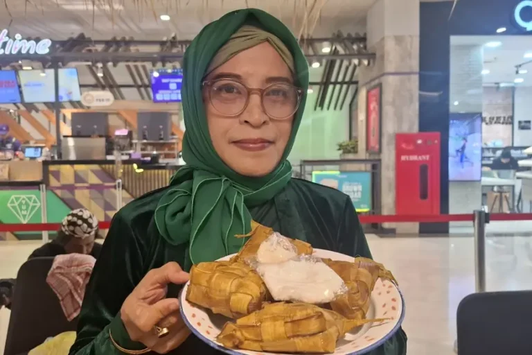 Kupat Keteg, Kuliner Khas Gresik yang Dicuci Khusus Pakai Air Sumber Lanthung
