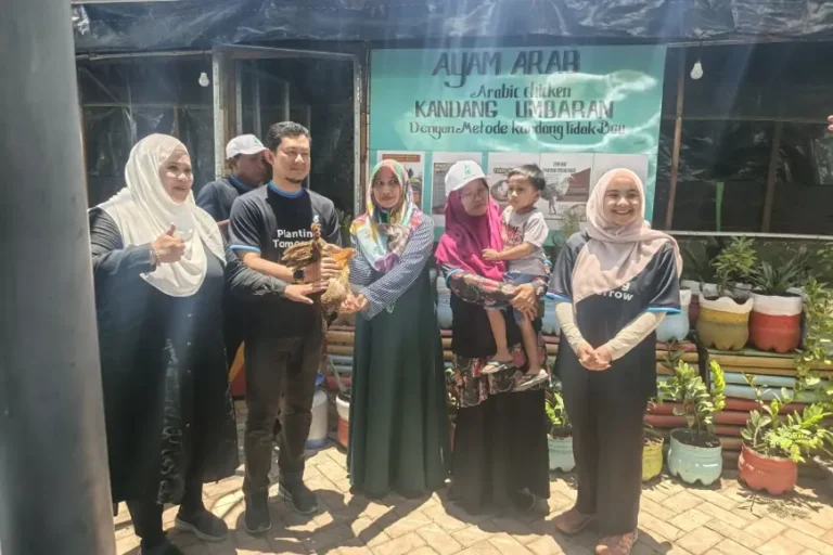 Jurus Tekan Stunting, Warga Randuboto Gresik dapat 5 Ayam Petelur Gratis per Rumah