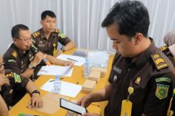 Kejari Kota Madiun lelang 26 HP barang rampasan negara