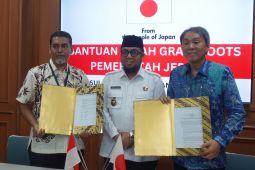 Konjen Jepang Surabaya salurkan bantuan bidang kesehatan Rp1,66 miliar