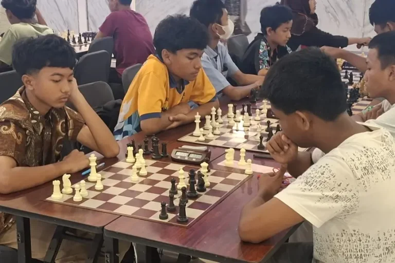220 Siswa di Gresik Berebut Gelar Juara di Kejuaraan Catur Pelajar
