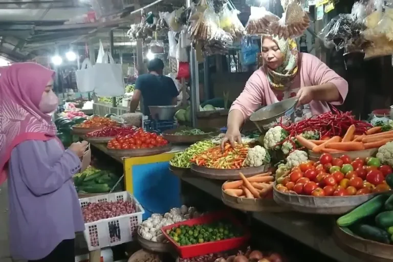 Harga Cabai di Trenggalek Anjlok Jelang Nataru, Komoditas Lain Malah Naik