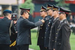 Kapolda Jatim anugerahkan tanda kehormatan kepada 2.684 personel