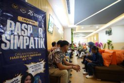Imigrasi Surabaya layani 284 pemohon di Hari Bhakti Imigrasi ke-76
