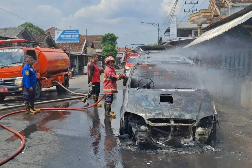 Mobil Milik Ayah YouTuber Agos Kotak Ludes Terbakar di Tulungagung