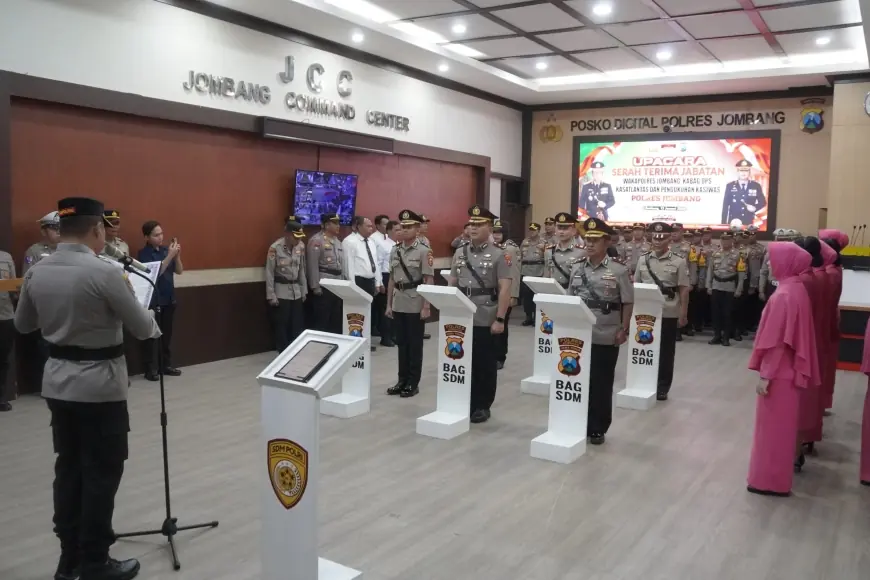 Kapolres Jombang Pimpin Serah Terima dan Pengukuhan Lima Pejabat Kunci
