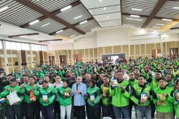 Zulkifli Hasan hadiri pembagian sembako pada ratusan ojek daring