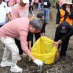 Bupati Jember gelar aksi bersih pantai tindak lanjuti arahan Presiden