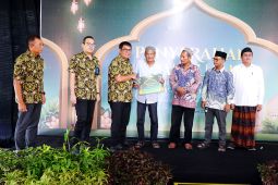 Petrokimia salurkan bantuan untuk tempat ibadah