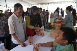 GPM Surabaya memasarkan hasil panen petani dan produk padat karya