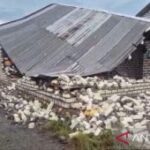 Angin kencang rusak puluhan rumah warga di Pamekasan