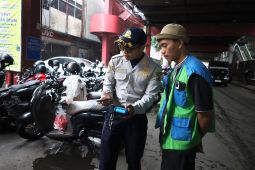 Pemkot Surabaya targetkan penerapan parkir tepi jalan akhir Februari