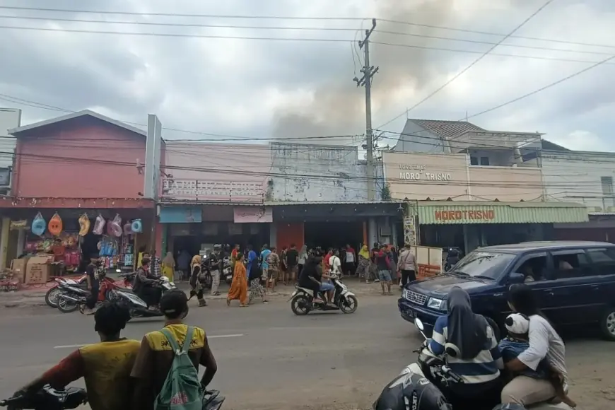 Dapur Warung Sate di Jember Ludes Terbakar