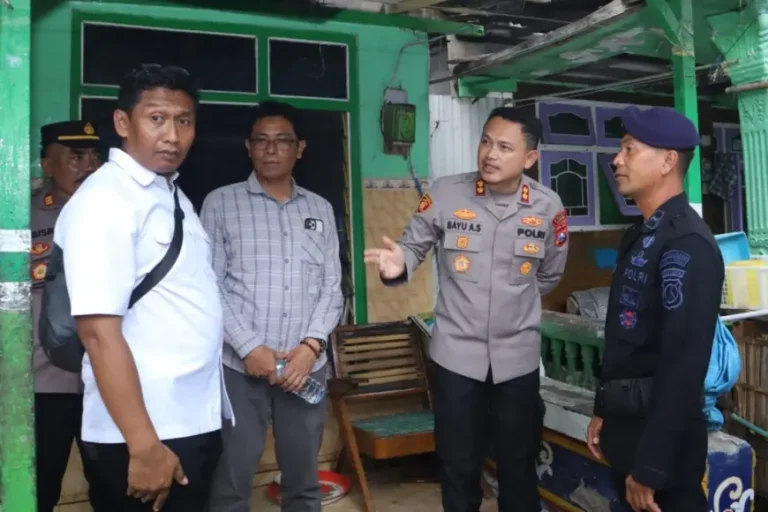 Polisi Lakukan Olah TKP Ledakan Petasan di Situbondo, 18 Barang Bukti Diamankan