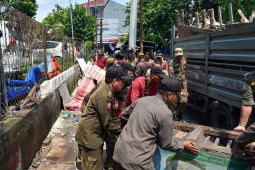 Pemkot Surabaya kembalikan fungsi drainase kawasan Manukan