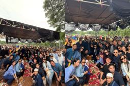 Ini arti warna biru yang hiasi pemakaman Vidi Aldiano