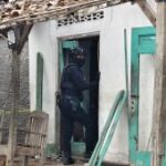 Gegana sterilisasi dan olah TKP ledakan petasan Ponorogo