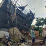 Empat sekolah dan belasan rumah terdampak angin kencang di Jember