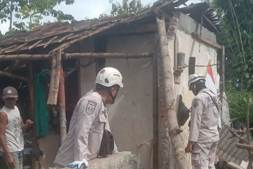 Rumah Ambruk Saat Lebaran, Warga Mojoagung Jombang Terpaksa Mengungsi