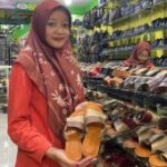 Perajin sentra kulit Magetan tambah stok guna hadapi Lebaran 2026