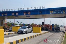 Lalu lintas keluar GT Madiun H2 Lebaran 2026 masih tinggi