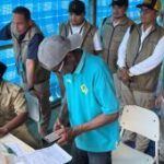 Tembus laut, Bulog salurkan bantuan pangan ke Pulau Bawean